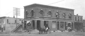 bank bldg.jpg (29161 bytes)